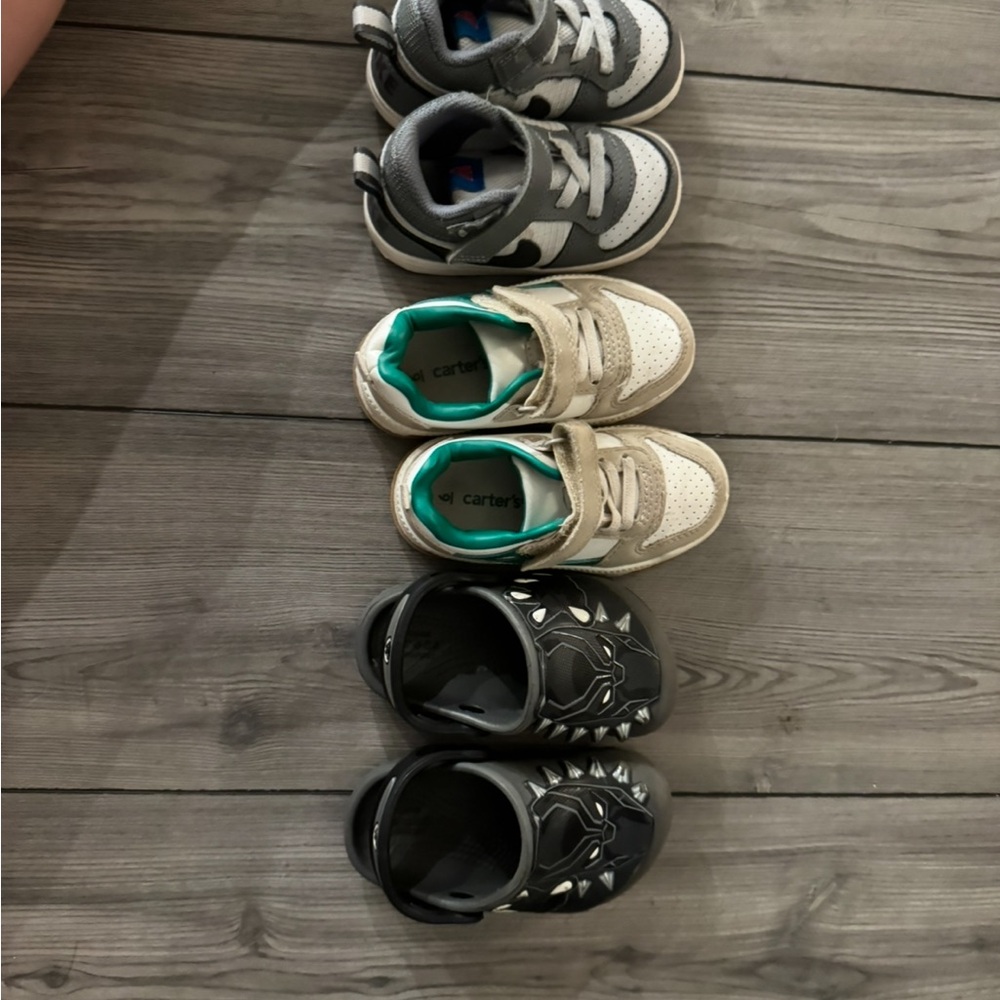 Nike Kids Sneakers - Black, Cream, and Gray